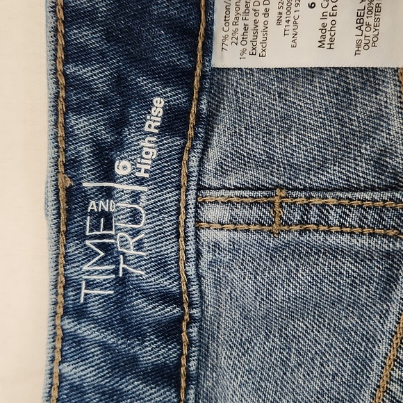 Time and Tru Embroidered Jean Shorts. Size 6 - Picture 5 of 10